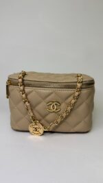 Bej Kapitone Zincir Askılı Mini Çanta