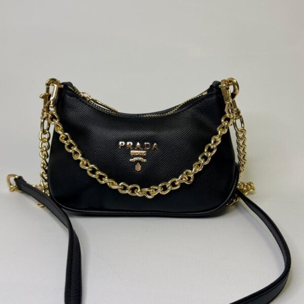 Siyah Zincir Detaylı Mini Omuz Çantası