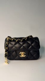 Chanel Mini Kapaklı Detaylı Omuz Çantası