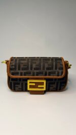 Baguette Fendi Deri Desenli Omuz Çantası
