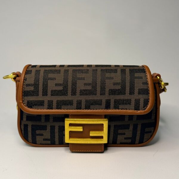 Baguette Fendi Deri Desenli Omuz Çantası