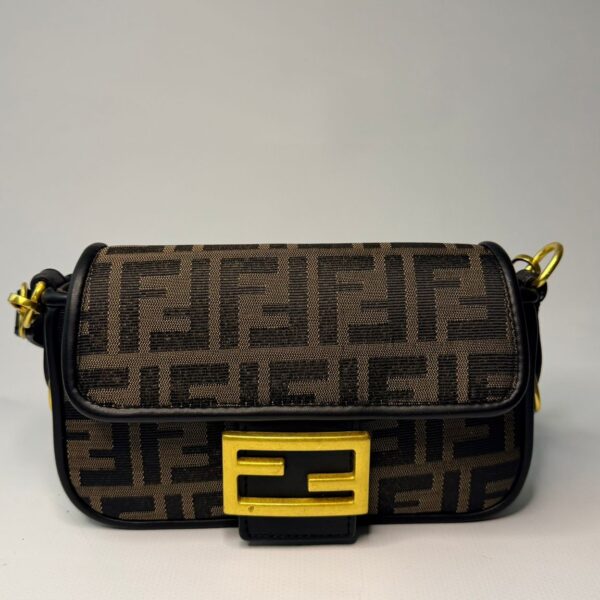 Baguette Fendi Deri Desenli Omuz Çantası