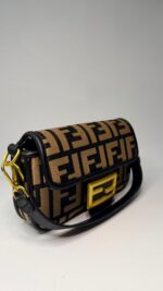 Baguette Fendi Deri Desenli Omuz Çantası - Görsel 2